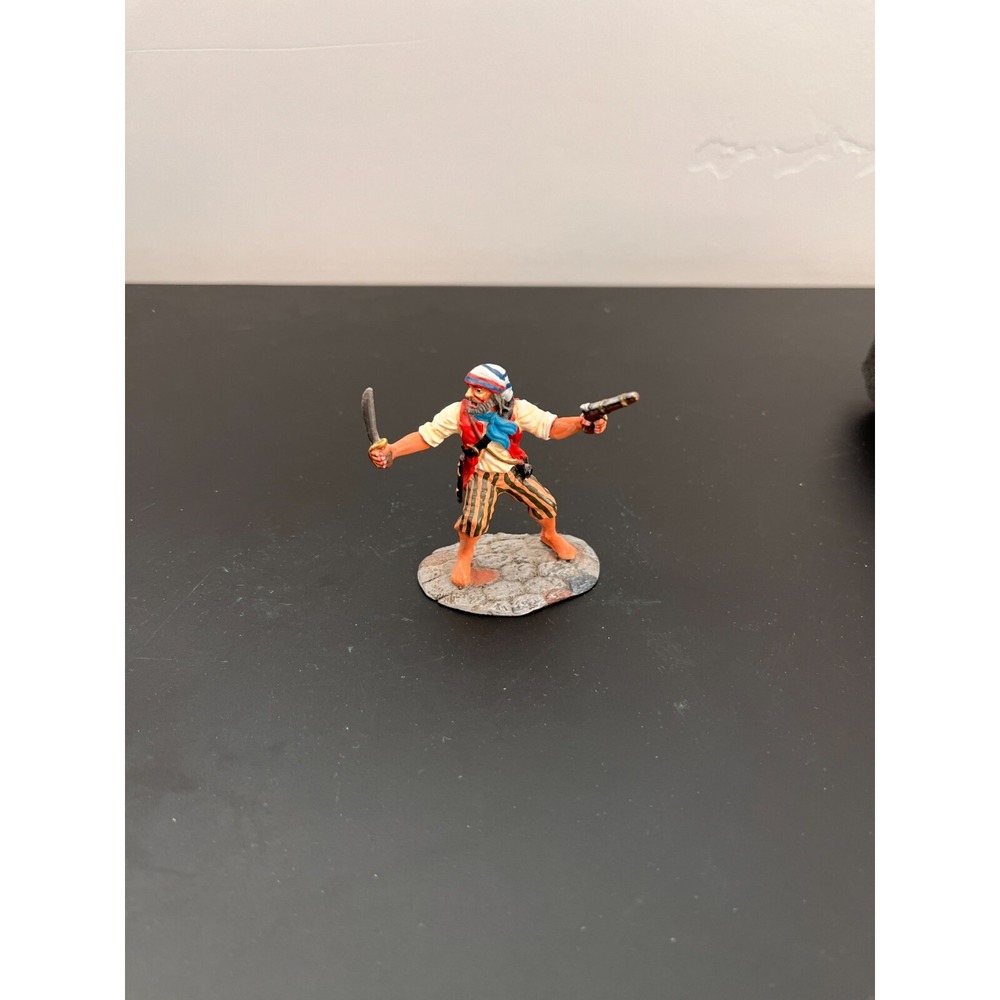 2000 Conte Ltd. Pirate #9 Holding Knife and Gun Excellent‎ Condition Figurine